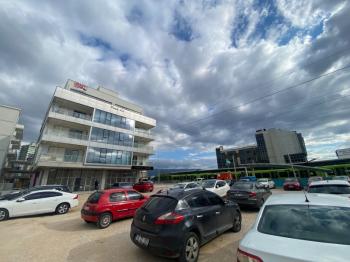 ARTI'DAN ÖZLÜCE METRO DURAĞINA CEPHE AA PLAZA'DA 1+1 OFİS