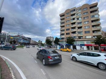 ARTI'DAN ÖZLÜCE'DE CADDEYE CEPHE 3+1 HOMEOFFİCE