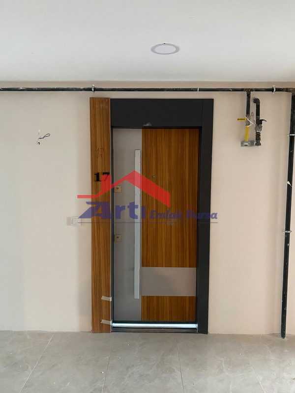 ARTI'DAN ÖZLÜCE METRO DURAĞINA CEPHE AA PLAZA'DA 1+1 OFİS