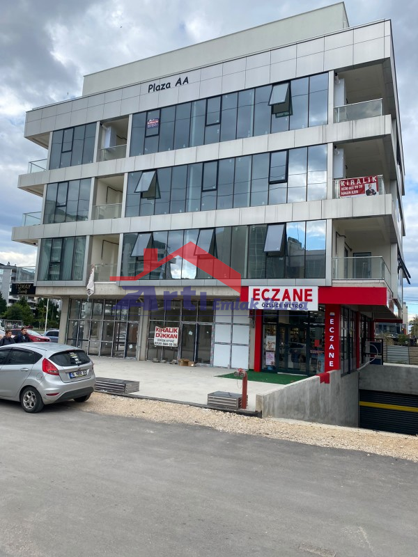 ARTI'DAN ÖZLÜCE METRO DURAĞINA CEPHE AA PLAZA'DA 1+1 OFİS