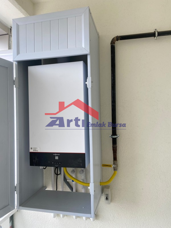 ARTI'DAN ÖZLÜCE METRO DURAĞINA CEPHE AA PLAZA'DA 1+1 OFİS