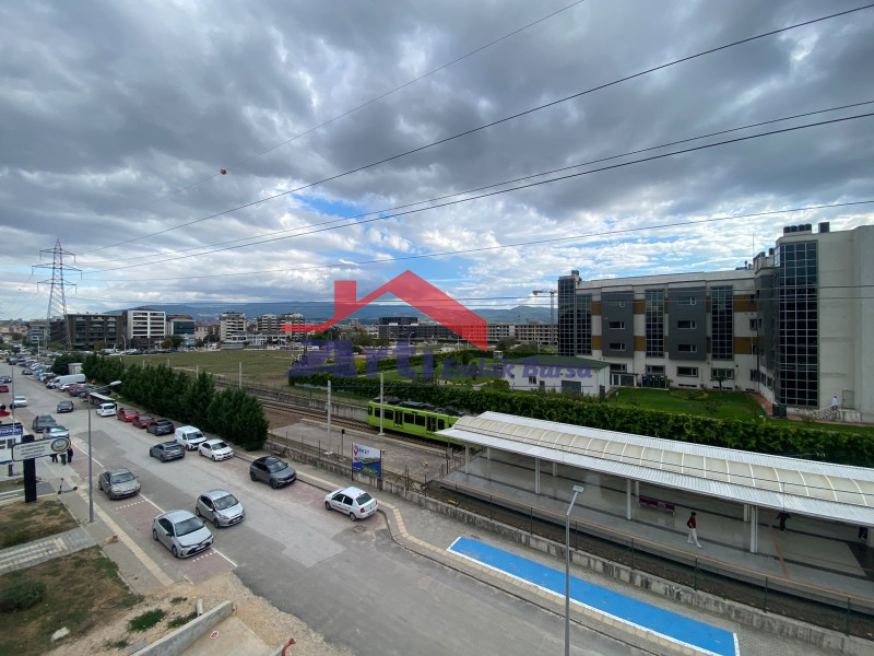 ARTI'DAN ÖZLÜCE METRO DURAĞINA CEPHE AA PLAZA'DA 1+1 OFİS