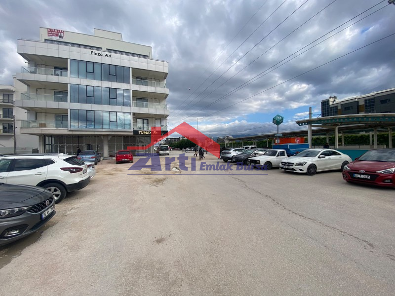 ARTI'DAN ÖZLÜCE METRO DURAĞINA CEPHE AA PLAZA'DA 1+1 OFİS