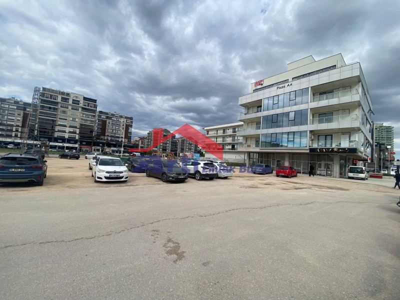 ARTI'DAN ÖZLÜCE METRO DURAĞINA CEPHE AA PLAZA'DA 1+1 OFİS