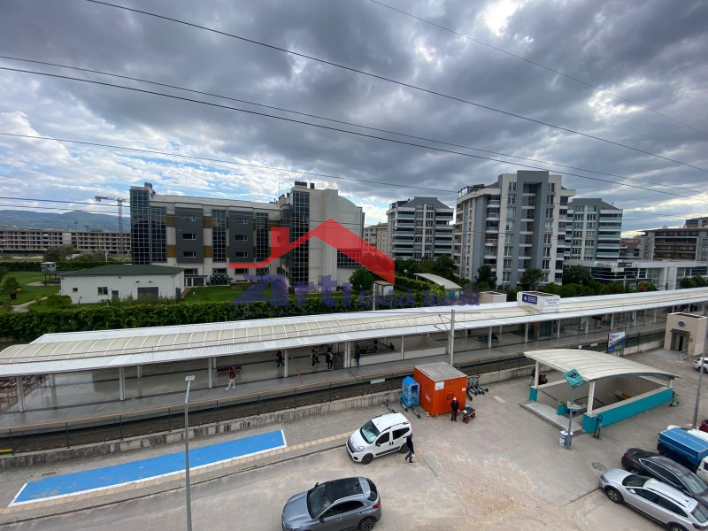 ARTI'DAN ÖZLÜCE METRO DURAĞINA CEPHE AA PLAZA'DA 1+1 OFİS