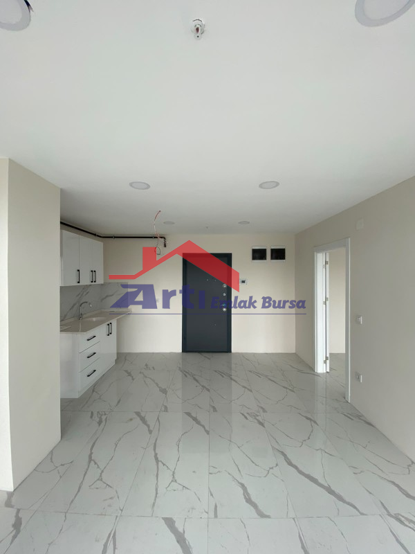 ARTI'DAN ÖZLÜCE METRO DURAĞINA CEPHE AA PLAZA'DA 1+1 OFİS