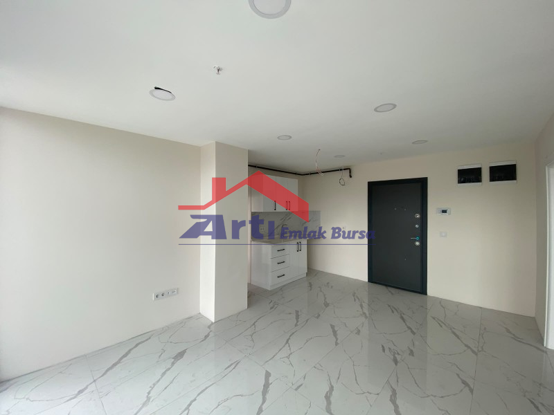 ARTI'DAN ÖZLÜCE METRO DURAĞINA CEPHE AA PLAZA'DA 1+1 OFİS