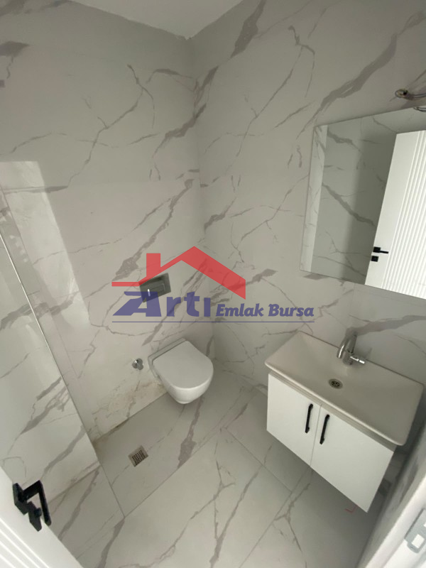 ARTI'DAN ÖZLÜCE METRO DURAĞINA CEPHE AA PLAZA'DA 1+1 OFİS