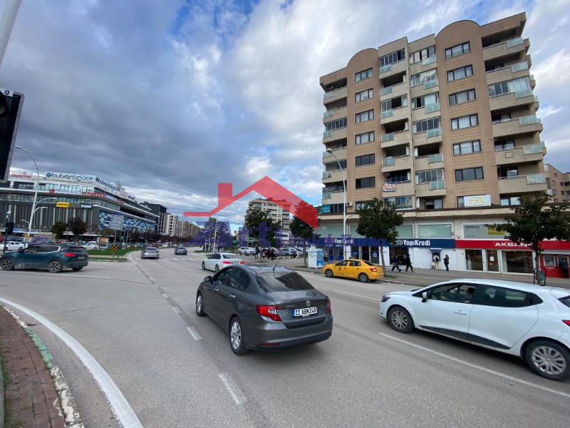 ARTI'DAN ÖZLÜCE'DE CADDEYE CEPHE 3+1 HOMEOFFİCE
