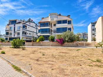 Didim Yeni Mahalle Deniz Evleri'nde Park Cepheli Geniş Balkonlu 2+1 Satılık Daire