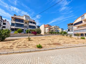 Didim Yeni Mahalle Deniz Evleri'nde Park Cepheli Geniş Balkonlu 2+1 Satılık Daire