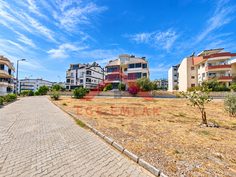 Didim Yeni Mahalle Deniz Evleri'nde Park Cepheli Geniş Balkonlu 2+1 Satılık Daire