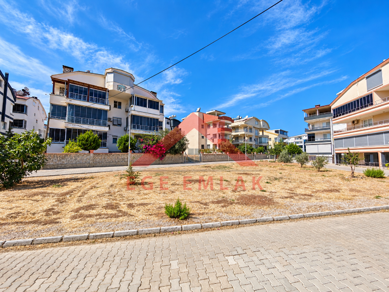 Didim Yeni Mahalle Deniz Evleri'nde Park Cepheli Geniş Balkonlu 2+1 Satılık Daire