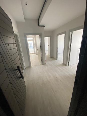 GÜVENAY - ÇORUM GÜLABİBEY MAHALLESİ KAPAKLI 3+1 SATILIK DAİRE