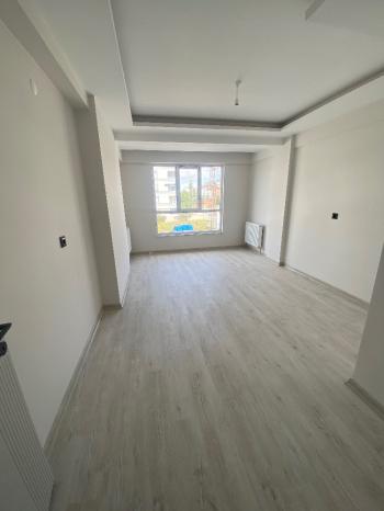 GÜVENAY - ÇORUM GÜLABİBEY MAHALLESİ KAPAKLI 3+1 SATILIK DAİRE
