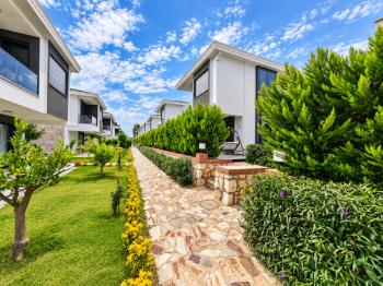 Didim Sağtur Elit 7 Sitesinde Denize 850 m Satılık 3+1 Tam Müstakil Villa