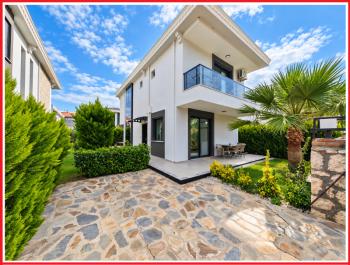 Didim Sağtur Elit 7 Sitesinde Denize 850 m Satılık 3+1 Tam Müstakil Villa