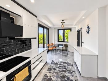 Didim Sağtur Elit 7 Sitesinde Denize 850 m Satılık 3+1 Tam Müstakil Villa