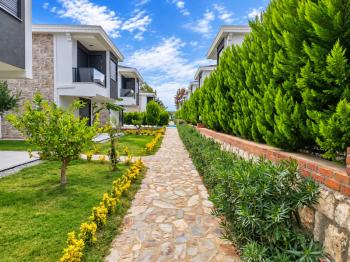 Didim Sağtur Elit 7 Sitesinde Denize 850 m Satılık 3+1 Tam Müstakil Villa