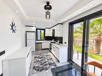Didim Sağtur Elit 7 Sitesinde Denize 850 m Satılık 3+1 Tam Müstakil Villa