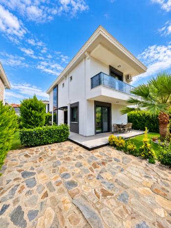 Didim Sağtur Elit 7 Sitesinde Denize 850 m Satılık 3+1 Tam Müstakil Villa