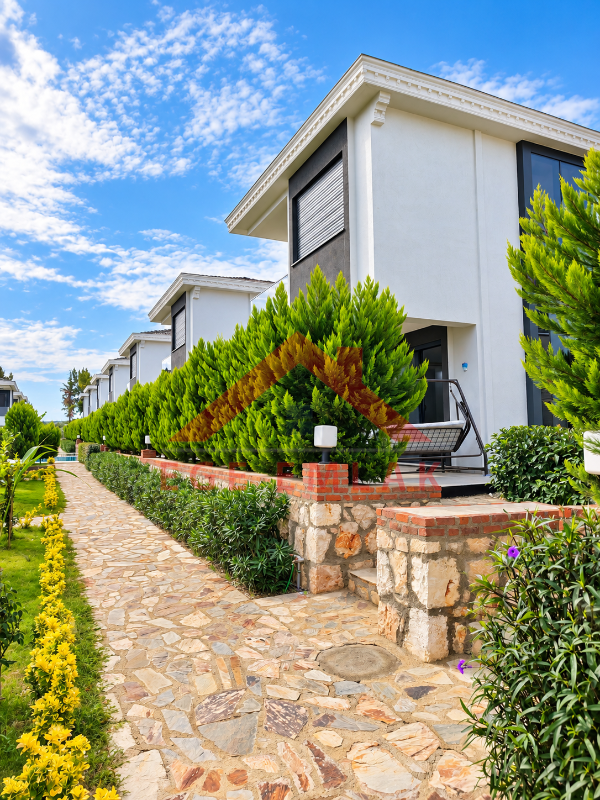 Didim Sağtur Elit 7 Sitesinde Denize 850 m Satılık 3+1 Tam Müstakil Villa