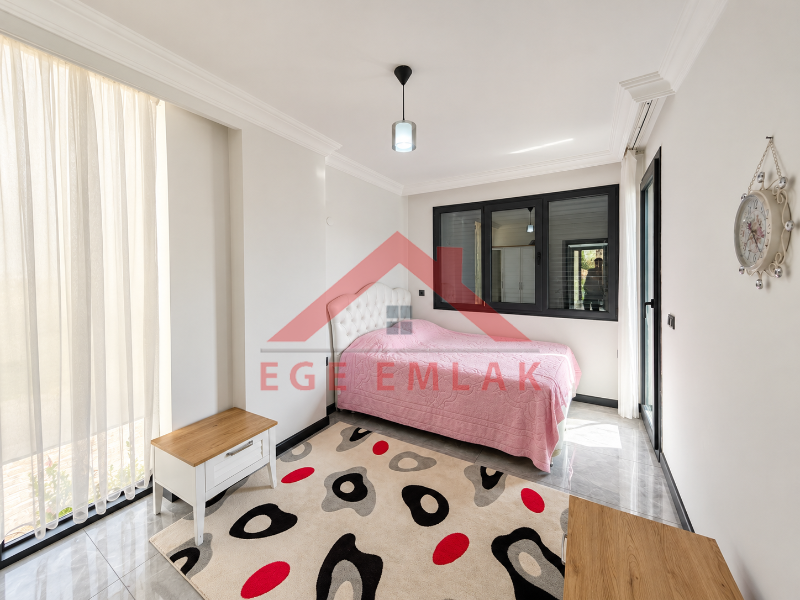 Didim Sağtur Elit 7 Sitesinde Denize 850 m Satılık 3+1 Tam Müstakil Villa