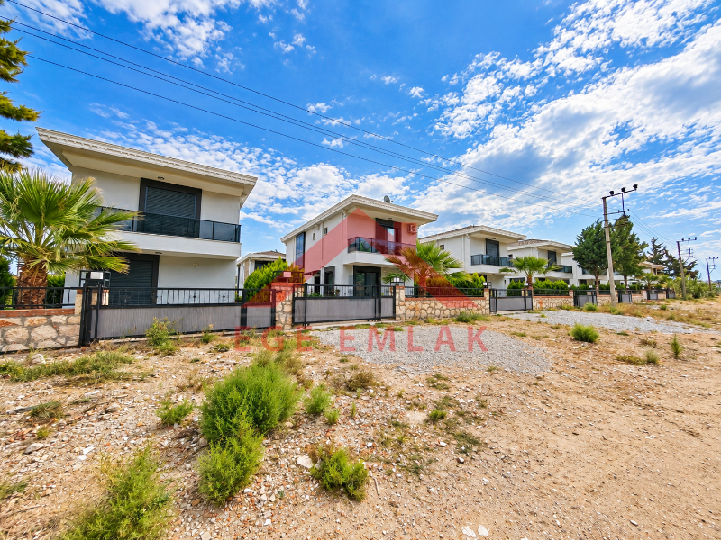 Didim Sağtur Elit 7 Sitesinde Denize 850 m Satılık 3+1 Tam Müstakil Villa