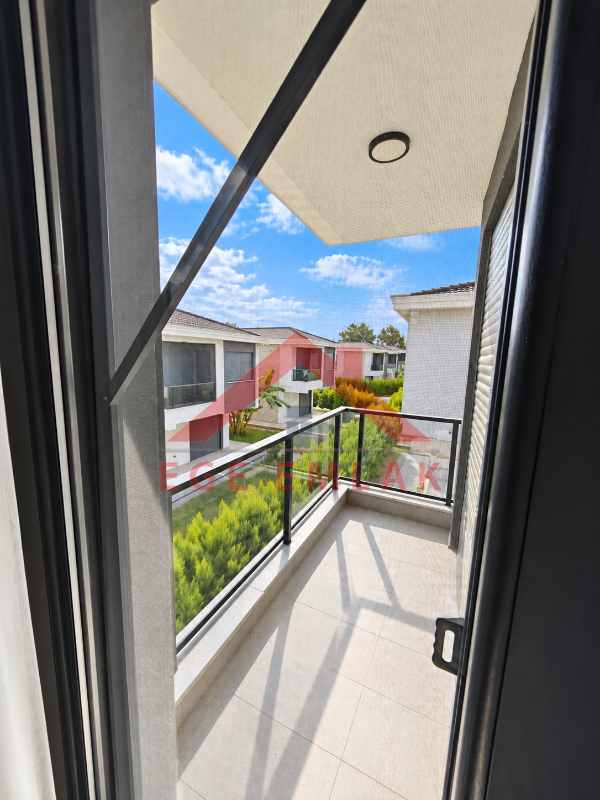 Didim Sağtur Elit 7 Sitesinde Denize 850 m Satılık 3+1 Tam Müstakil Villa