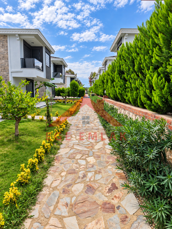 Didim Sağtur Elit 7 Sitesinde Denize 850 m Satılık 3+1 Tam Müstakil Villa