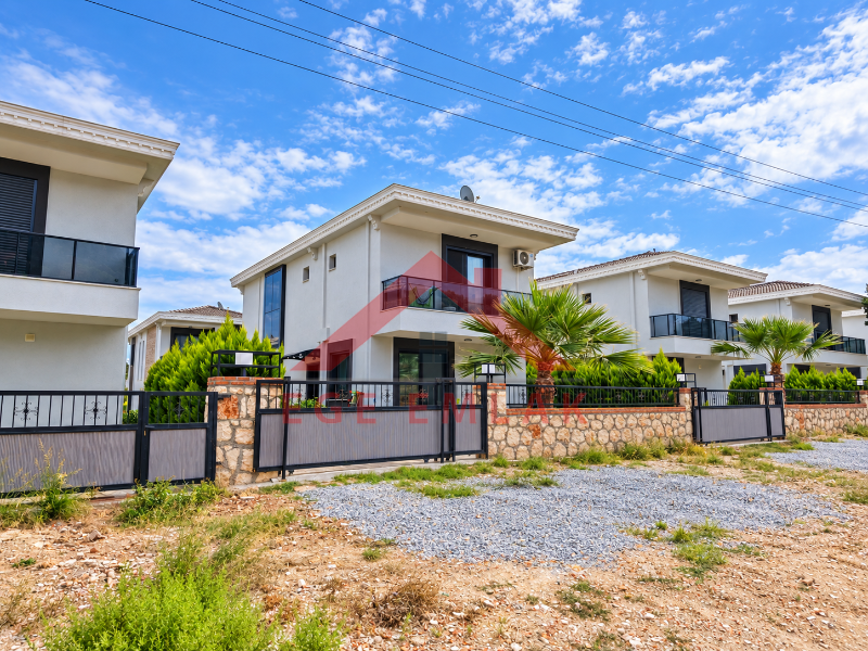 Didim Sağtur Elit 7 Sitesinde Denize 850 m Satılık 3+1 Tam Müstakil Villa
