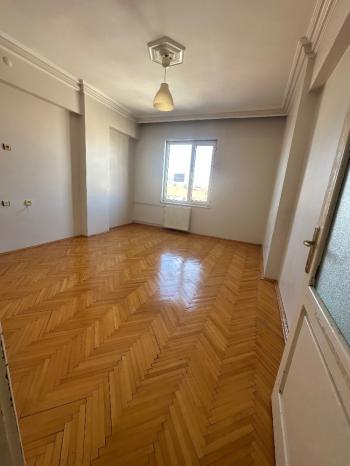GÜVENAY - ÇORUM  ÜÇTUTLAR FATİH CADDESİ ÜZERİ 3+1 KİRALIK DAİRE 