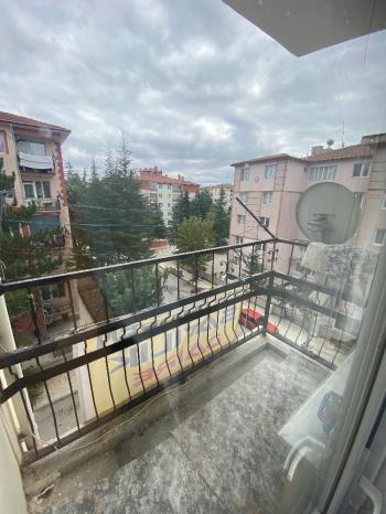 GÜVENAY - ÇORUM MİMARSİNAN MİMARSİNAN CAMİİ KARŞISI 4+1 BAKIMLI SATILIK DAİRE 