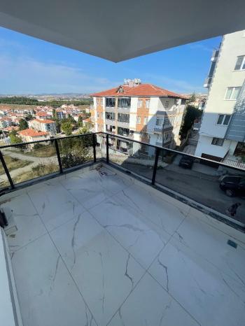 GÜVENAY - ÇORUM BAHÇELİEVLER MAH. BAHAR CADDESİ ÜZERİ 3+1 SATILIK DAİRE 